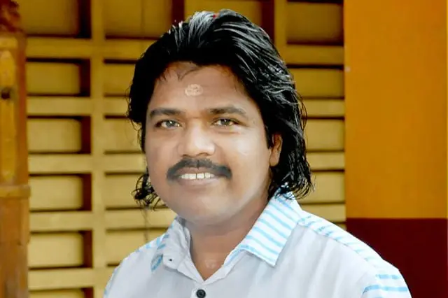 'എല്ലാതൊഴിലിനും അതിന്റേതായ മഹത്വമുണ്ട്'; ശൗചാലയം വൃത്തിയാക്കാൻ നടൻ ഉണ്ണി രാജൻ