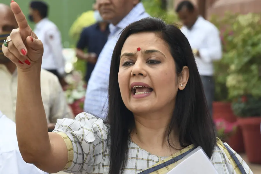 നെഹ്റുവിന് കഴിയാത്തത് ഞങ്ങള് ചെയ്യുന്നെന്ന് കേന്ദ്രം; മറുപടിയുമായി മഹുവ മോയിത്ര