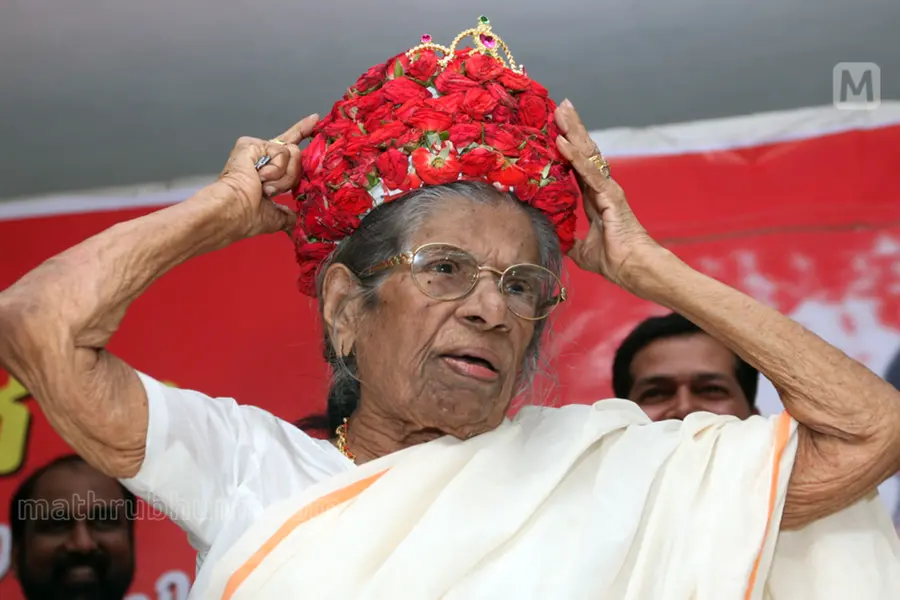 ചെങ്കൊടി പുതപ്പിച്ച് സിപിഎം ഗൗരിയമ്മയോട് പരിഹാരക്രിയ ചെയ്യുകയായിരുന്നു