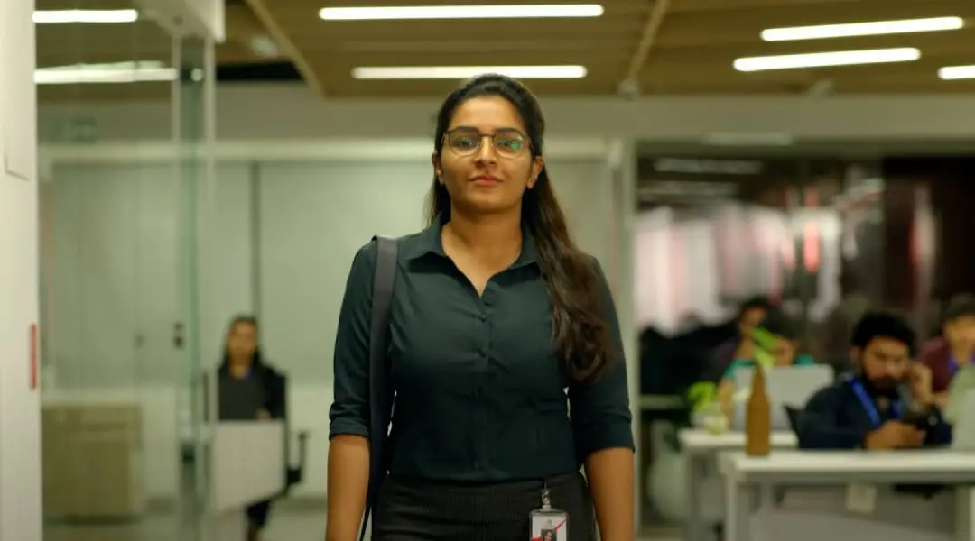 കീടം എന്ന ചിത്രത്തിൽ രജിഷ വിജയൻ | Photo: Screengrab \ youtu.be/FcgtwpW2KGk