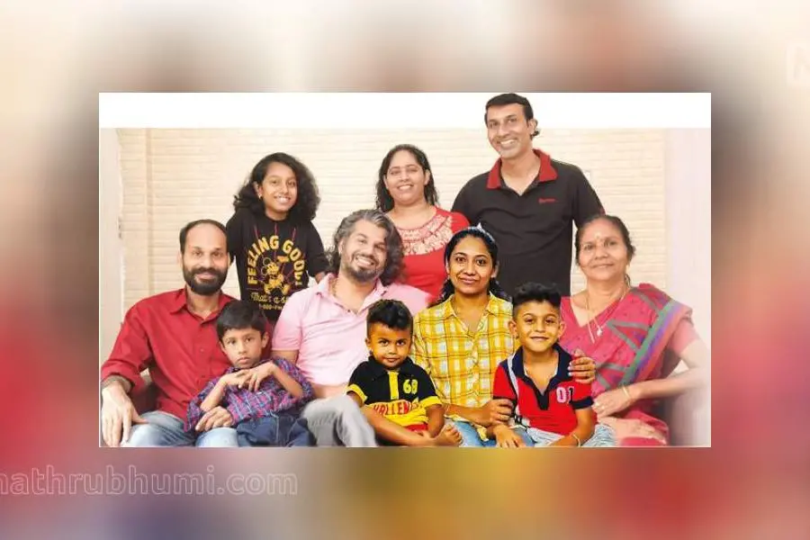 സുമേഷ് ഭാസ്കർ കോമഡി ക്ലബ്ബ് അഥവാ കമലാകുടുംബം; സോഷ്യല് മീഡിയയില് ട്രെന്ഡിങ്ങായി ഒരു കുടുംബം