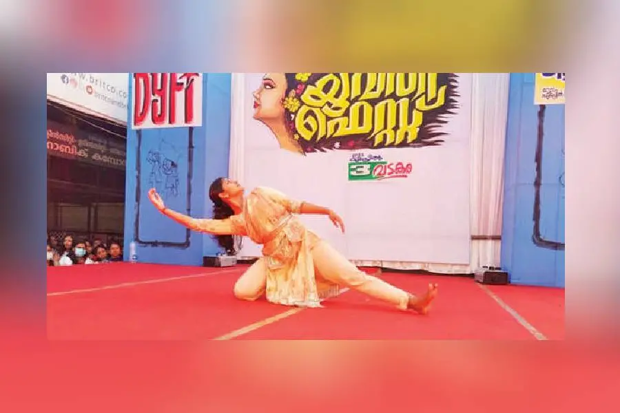കലയില് മനുഷ്യരെല്ലാം ഒന്നാണെന്ന ചിന്തയിലേക്ക് കേരളം ഇനിയും വളര്ന്നിട്ടില്ല-മന്സിയ