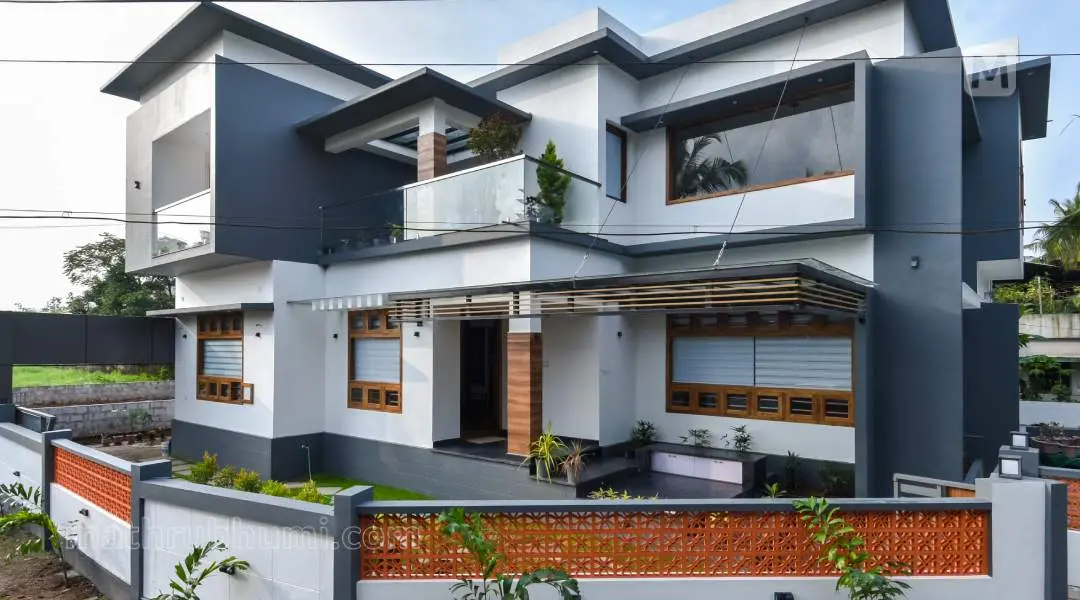 തൃശ്ശൂരിലെ പാട്ടുരായ്ക്കലിലുള്ള ഗ്രേഷ്യസിന്റെയും കുടുംബത്തിന്റെയും പുതിയ വീട്