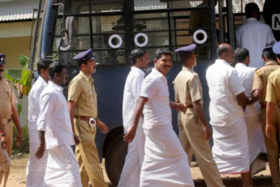 കോവിഡില് പരോള്, ടി.പി. കേസ് പ്രതികളടക്കം പുറത്ത് വിലസുന്നു; തിരിച്ചുകയറ്റാന് മടിച്ച് സര്ക്കാര്