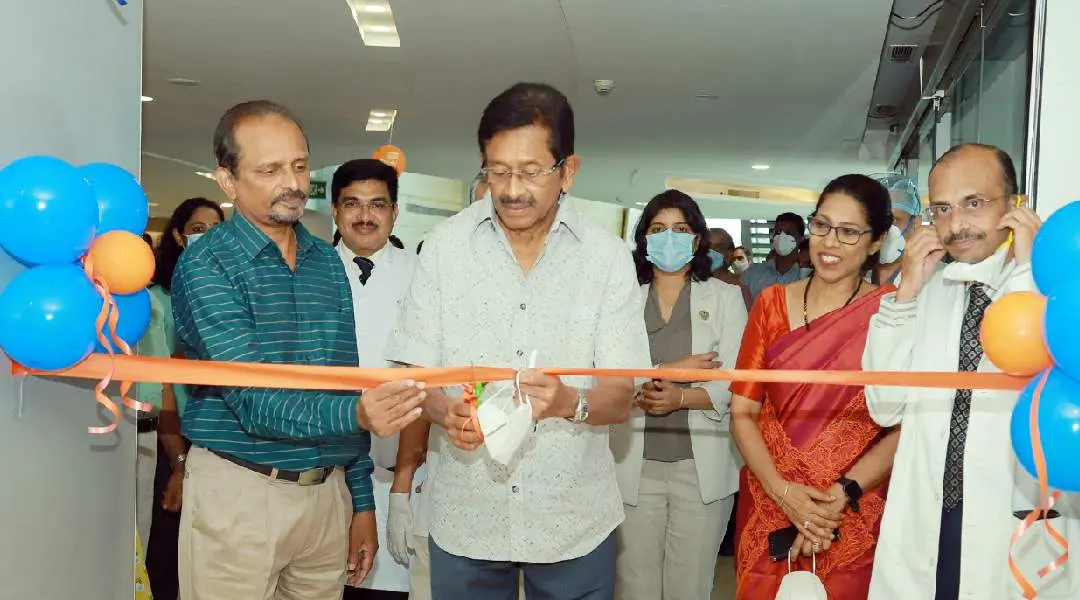 ആസ്റ്റര് സീനിയേഴ്സ് വയോജനപരിപാലനത്തിനുള്ള പ്രത്യേക പദ്ധതി സംവിധായകന് ഫാസില് ഉദ്ഘാടനം ചെയ്യുന്നു.