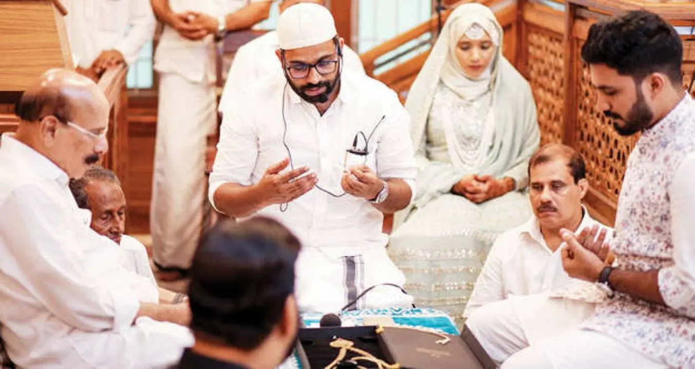 പാലേരി പാറക്കടവ് ജുമാ മസ്ജിദില് നിക്കാഹ് ചടങ്ങില് വധു ബഹ്ജ ദലീല പങ്കെടുത്തപ്പോള് | Photo: Mathrubhumi