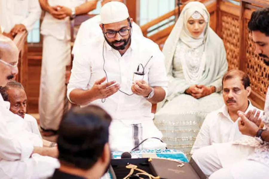 മസ്ജിദിനുള്ളില്‍ നിക്കാഹ് കര്‍മത്തിന് സാക്ഷിയായി വധു; മഹര്‍ വേദിയില്‍ നിന്ന് സ്വീകരിച്ചു