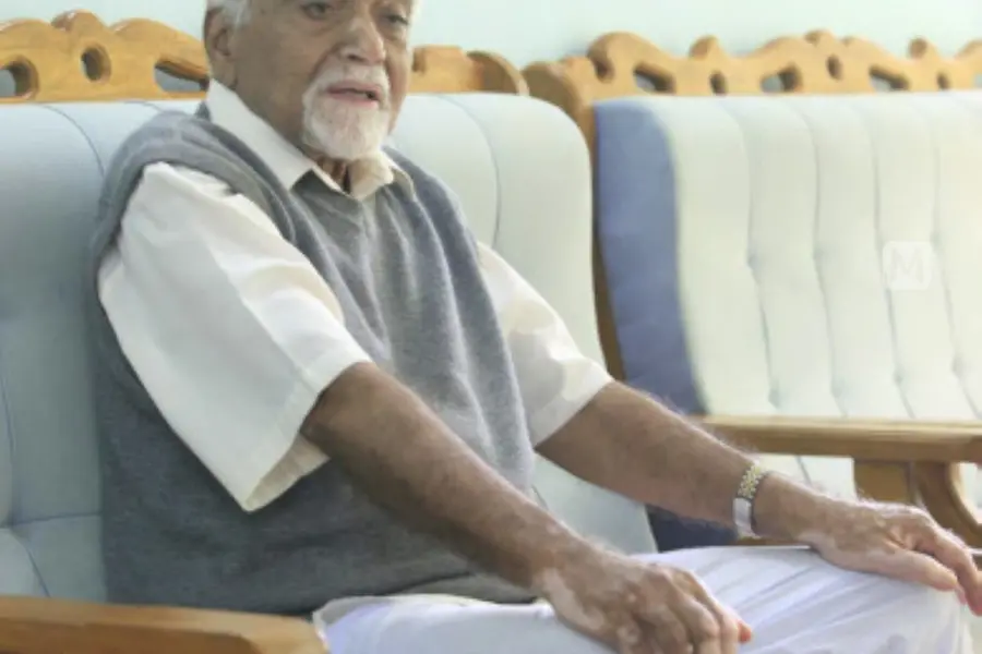 നേതാക്കളെ സോവിയറ്റ് മുങ്ങിക്കപ്പലില് യാത്രയയക്കാന്പോയ കുഞ്ഞനന്തന് നായര്, അനുഭവങ്ങളുടെ കടല്