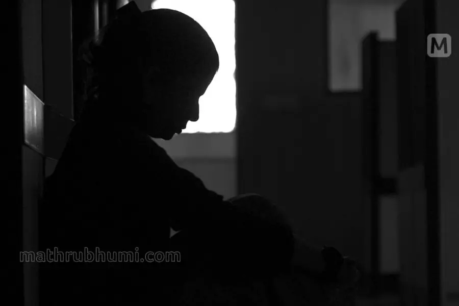 'എല്ലാവരുടേയും കൂടെ പോകും, ലൈംഗിക ആസക്തിയുളളവരാണ്', ഈ പൊതുധാരണകൾ മാറ്റേണ്ടത് ആരാണ്?