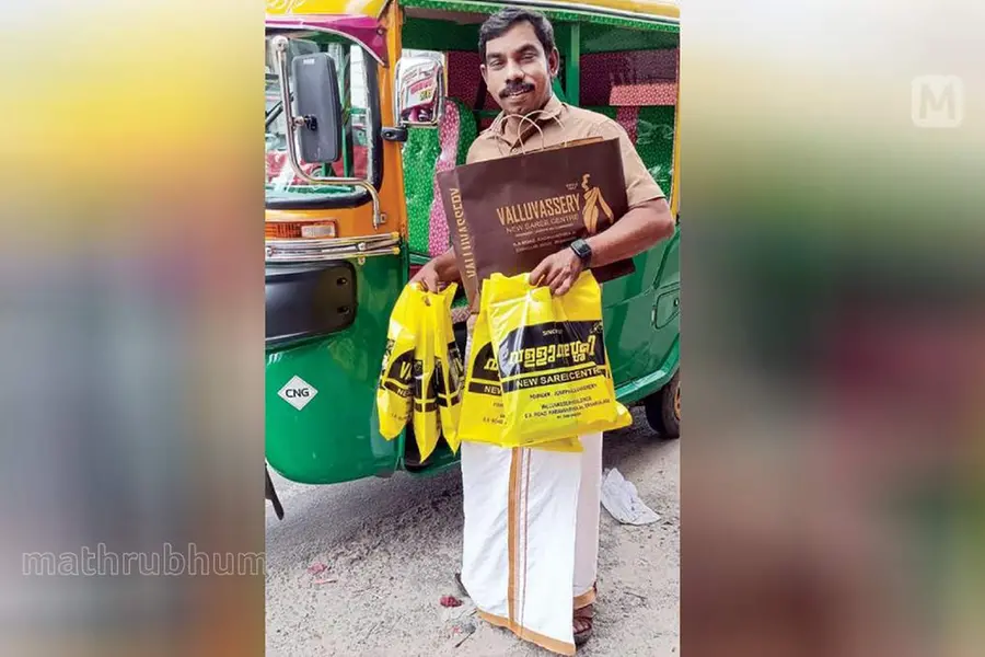 ഒരു നേരത്തെ പോലും അന്നമില്ലാത്തവർക്ക് സ്നേഹത്തിന്റെ പൊതിച്ചോറ് വിതരണം നടത്തി അനസ്