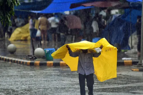 മഴ തുടരുന്നു; വിവിധ ജില്ലകളിലെ വിദ്യാഭ്യാസ സ്ഥാപനങ്ങള്ക്ക് വ്യാഴാഴ്ച അവധി