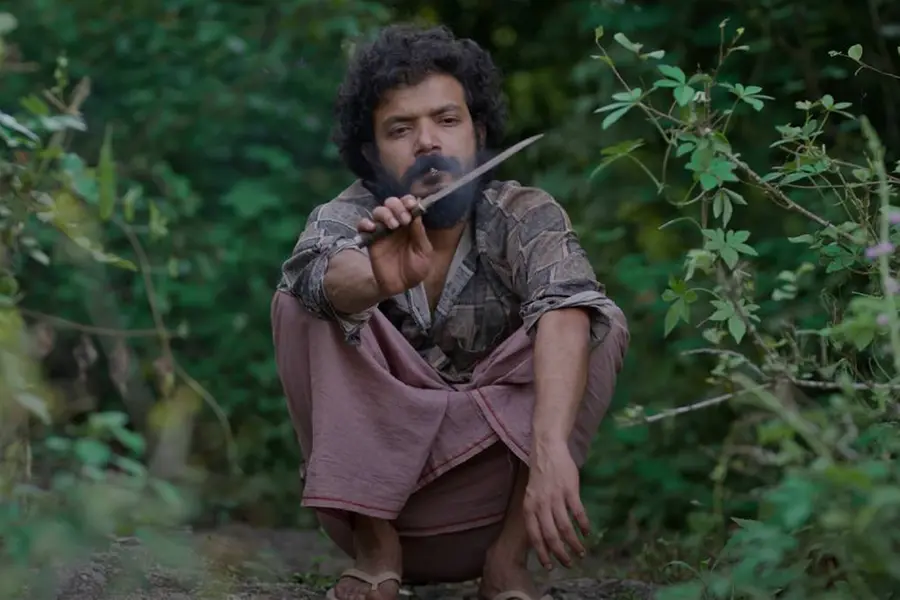ആരോടും മാപ്പ് പറയാത്ത റൗഡി; ശ്രീനാഥ് ഭാസിയുടെ വേഷപ്പകർച്ചയുമായി ചട്ടമ്പി ട്രെയിലർ