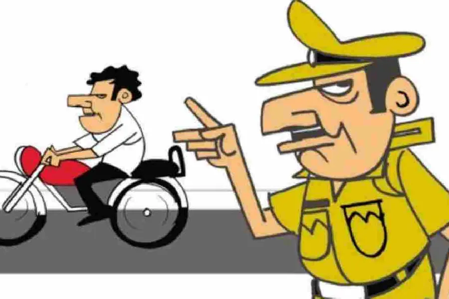 ഹെൽമെറ്റില്ലാതെ സ്കൂട്ടർ ഓടിച്ചത് സ്ത്രീ; പെറ്റി അടിച്ചത് ബൈക്കുള്ള വൈദികന്