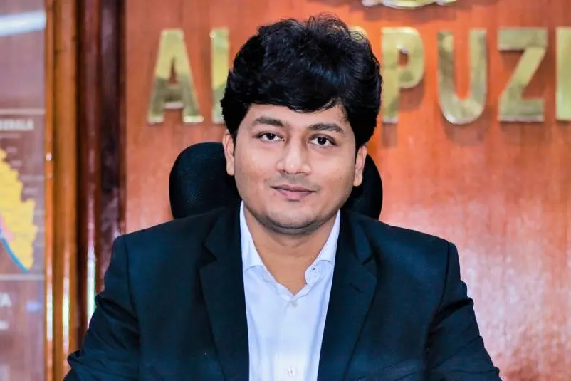 'അവധിയില്ല, നേരത്തെ ഉറങ്ങണം, ഉമ്മ ചോദിച്ചുവാങ്ങാന് മറക്കരുതേ'; വീണ്ടും കുറിപ്പുമായി കളക്ടര് മാമന്