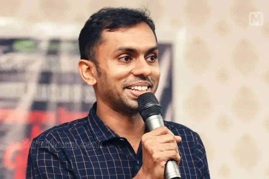 അമ്മയുടെ ഗര്‍ഭപാത്രത്തിലിരുന്ന് സിനിമ അനുഭവിച്ചവനാണ് മലയാളി- ഷാരിസ് മുഹമ്മദ്