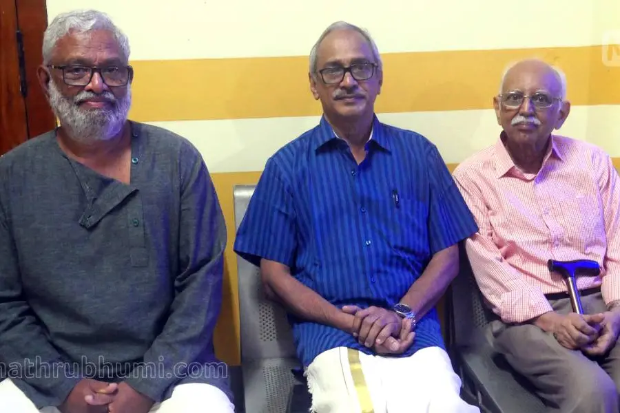 ആശാന്-ഉള്ളൂര്-വള്ളത്തോള് കവിത്രയങ്ങളുടെ കൊച്ചുമക്കള് എന്ന പുരസ്കാരമാണ് ഈ ജീവിതം!