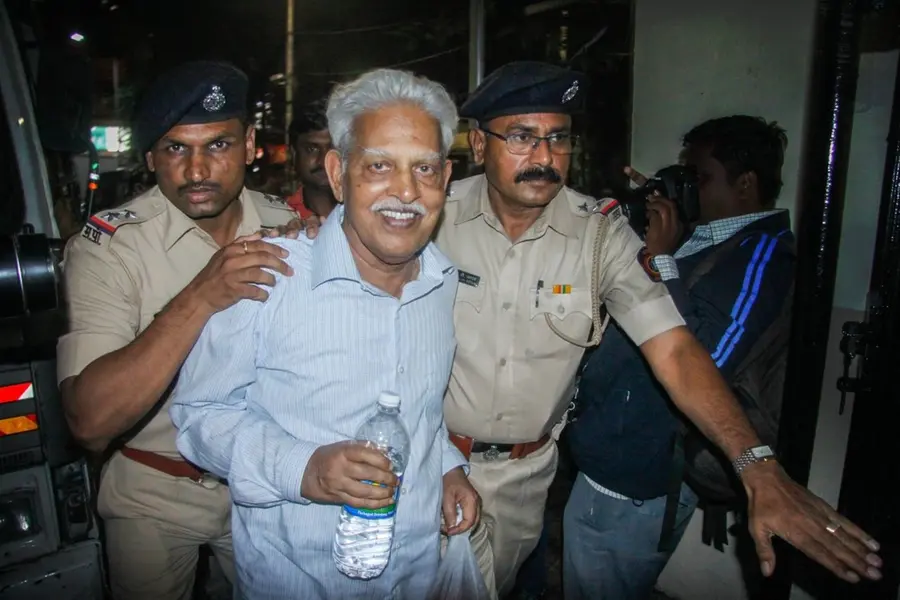 വരവര റാവുവിന് സ്ഥിരം ജാമ്യം അനുവദിച്ച് സുപ്രീംകോടതി; ഹൈക്കോടതി നിബന്ധന റദ്ദാക്കി