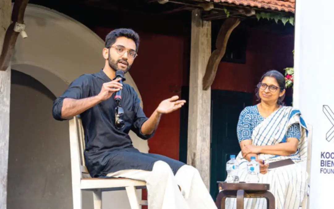 ഫോർട്ട്കൊച്ചി പെപ്പർ ഹൗസിൽ 'ഇന്ത്യാ ചരിത്രത്തിന്റെ ഭൂതവും വർത്തമാനവും' എന്ന വിഷയത്തിൽ മനു എസ്. പിള്ള പ്രഭാഷണം നടത്തുന്നു.