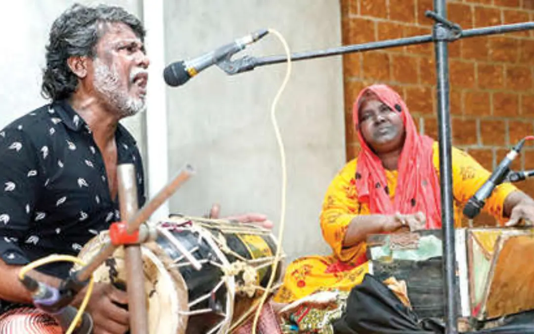 'ബാബുഭായ് പാടട്ടെ' സംഗീതപരിപാടിയില് ബാബു ശങ്കര് പാടുന്നു. ഒപ്പം ഭാര്യ ലത.