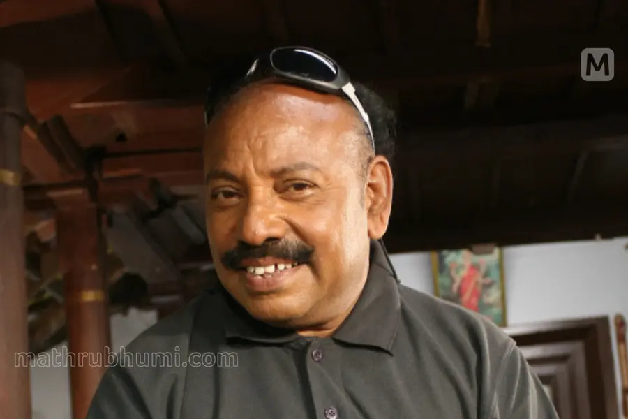 പ്രിയ കലാകാരന് വിട: ആദരാഞ്ജലികളര്പ്പിച്ച് സിനിമാലോകം