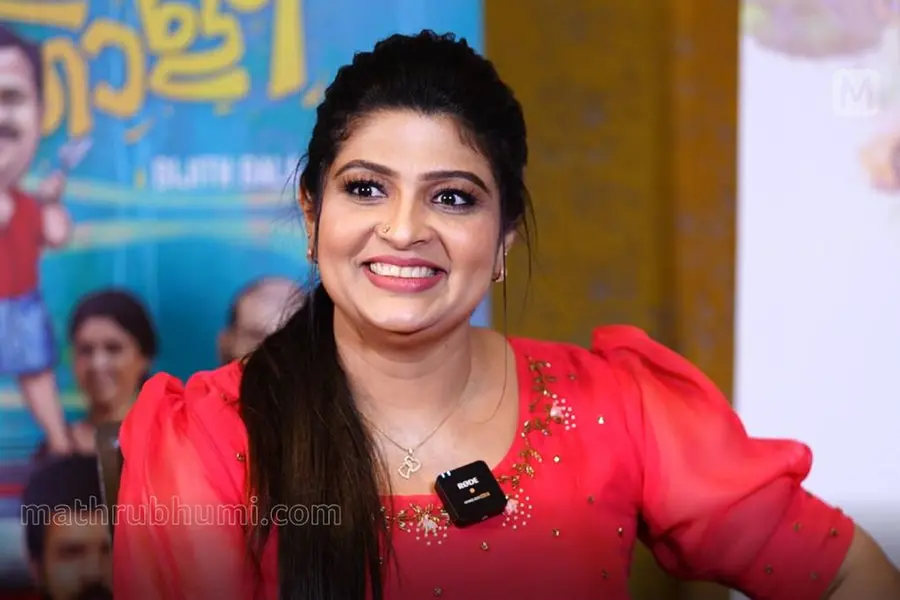 റാണിയമ്മക്ക് ഷൂട്ടില്ലേയെന്നാണ് എല്ലാവരും സെറ്റിൽ വന്ന് ചോദിക്കുക; നിഷ മാത്യു