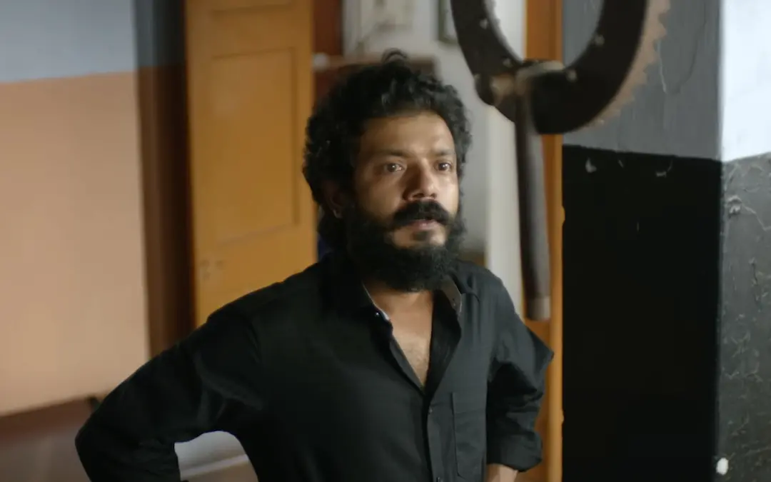 പടച്ചോനേ ഇങ്ങള് കാത്തോളിയിൽ ശ്രീനാഥ് ഭാസി | ഫോട്ടോ: സ്ക്രീൻഗ്രാബ്