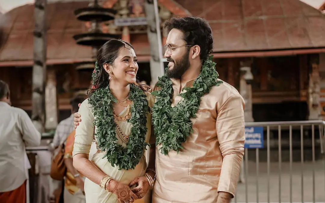 നടൻ അർജുൻ രത്തനും ശിഖാ മനോജും | ഫോട്ടോ: www.instagram.com/arjun_ratan/