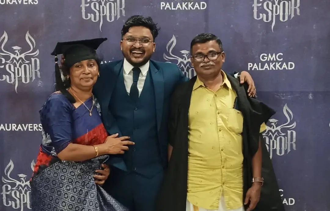 അഞ്ചല്‍ ഫെയ്‌സ്ബുക്കില്‍ പങ്കുവെച്ച അച്ഛനും അമ്മയ്ക്കും ഒപ്പമുളള ചിത്രം
