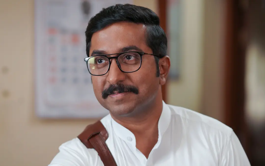 മുകുന്ദൻ ഉണ്ണി അസ്സോസിയേറ്റ്സിൽ വിനീത് ശ്രീനിവാസൻ