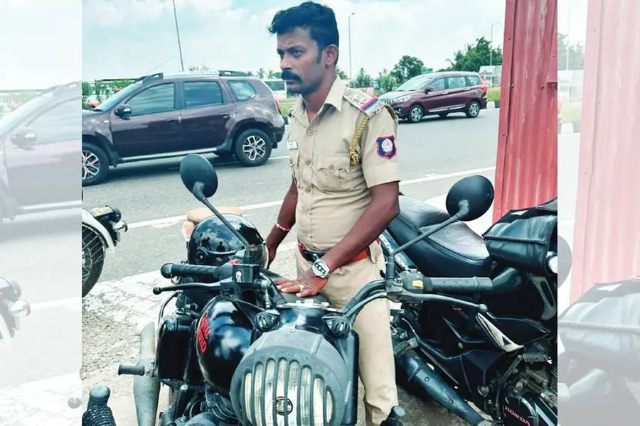 പോലീസ് ചമഞ്ഞ് വാഹനപരിശോധന: യുവാവ് അറസ്റ്റില്; SI ആണെന്ന് ഭാര്യയേയും വിശ്വസിപ്പിച്ചു, ജോലി മില്ലില്