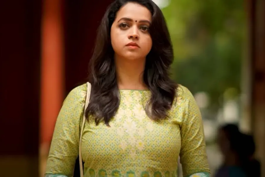 'അകലകലെ...' : 'ന്റിക്കാക്കാക്കൊരു പ്രേമണ്ടാർന്ന്' എന്ന ചിത്രത്തിലെ ഗാനം പുറത്തിറങ്ങി