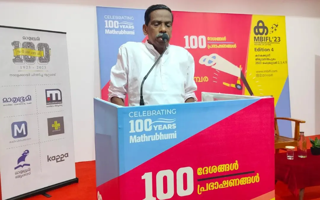 ഇരിങ്ങാലക്കുട സെയ്ന്റ് ജോസഫ് കോളേജില് ബാലചന്ദ്രന് വടക്കേടത്ത് പ്രഭാഷണം നടത്തുന്നു.