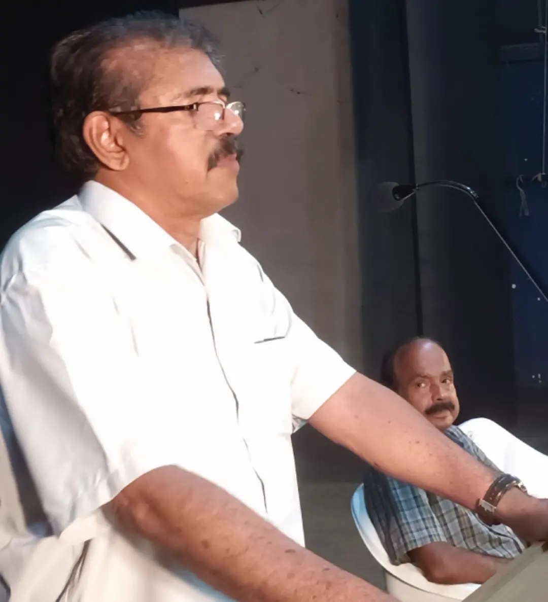 ചങ്ങമ്പുഴ സാംസ്കാരിക കേന്ദ്രത്തിന്റെ രജതജൂബിലി ആഘോഷത്തിന്റെ ഭാഗമായി പ്രഭാഷണം നടത്തുന്ന ബാലചന്ദ്രന് ചുള്ളിക്കാട്. | ഫോട്ടോ: മാതൃഭൂമി