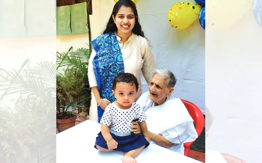മറിയാമ ഉതുപ്പ് തന്റെ അഞ്ചാംതലമുറയിലെ പേരക്കുഞ്ഞിനോടൊപ്പം