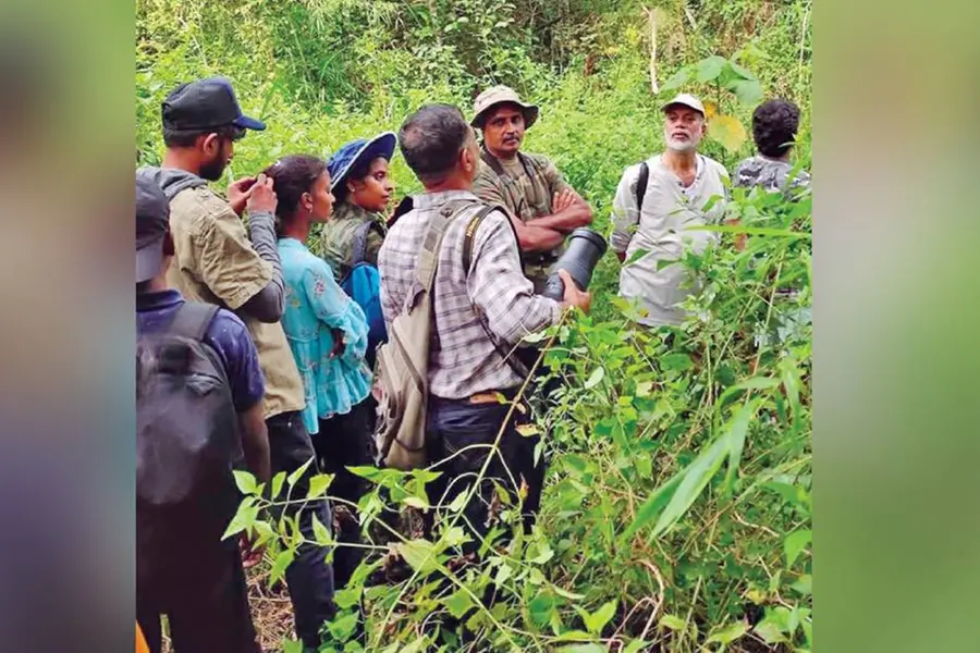 ഒരുദിവസം പൂര്ണ്ണമായി പക്ഷികള്ക്ക് പിന്നാലെ; 'പറക്കാന്' നിരീക്ഷകരും ഫോട്ടോഗ്രാഫര്മാരും