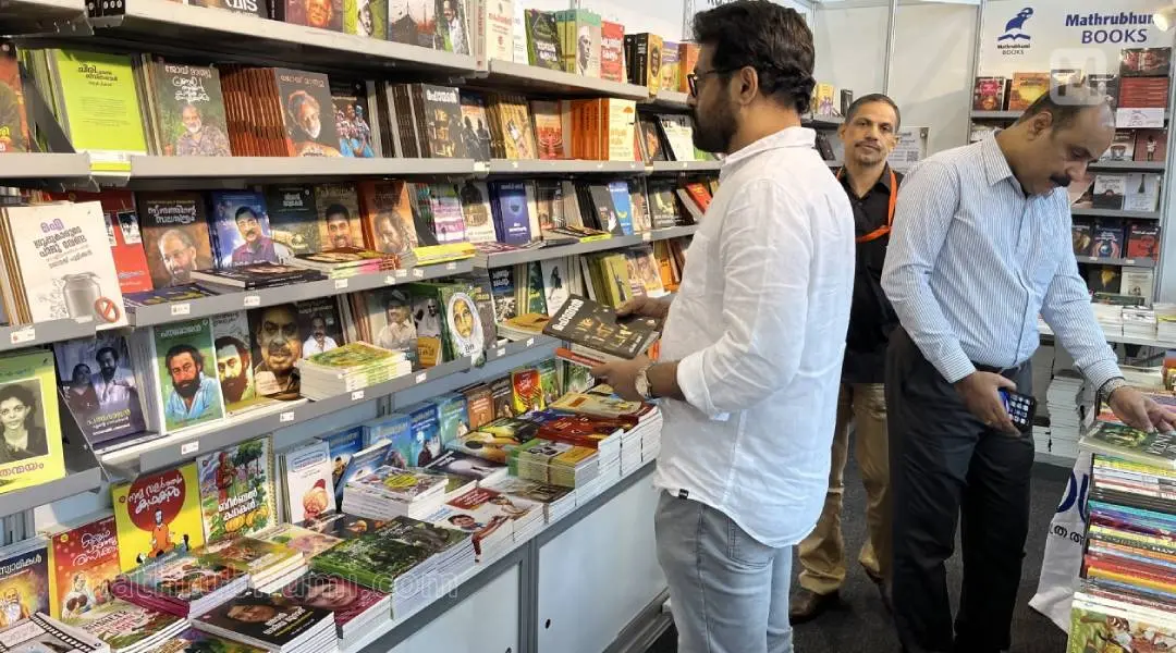 മാതൃഭൂമി ബുക്സില് സംവിധായകന് സലിം അഹമ്മദ്