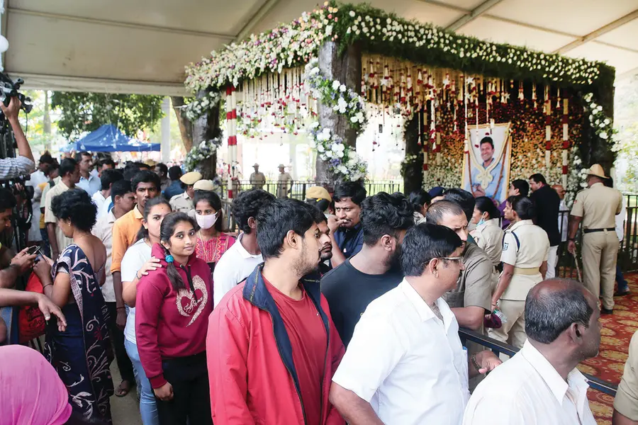 പുനീതിന്റെ സ്മൃതിമണ്ഡപത്തിലേക്ക് ജനപ്രവാഹം, പ്രിയ ‘അപ്പു’വിന്റെ ഓർമകളിൽ ആരാധകർ