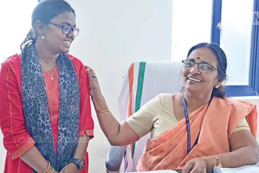 പെട്ടിമുടിയിൽ ഉരുളിൽ മറഞ്ഞ അമ്മയുടെയും അച്ഛന്റെയും സ്വപ്നം സഫലമാകുന്നു, ഗോപിക ഡോക്ടറാവും