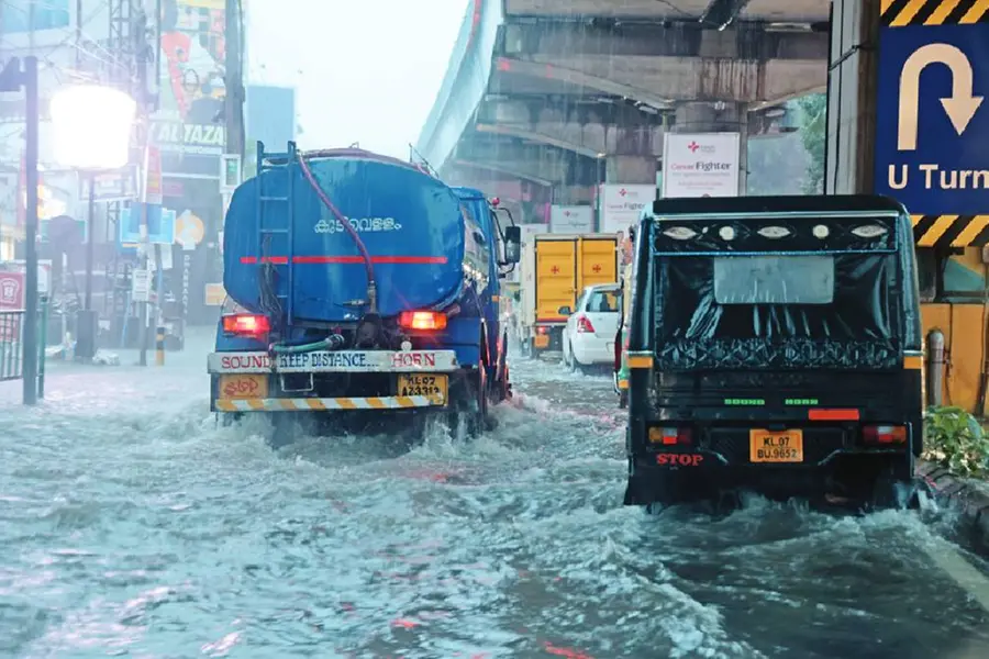 മഴയ്ക്ക് മുന്നേ കാനകൾ വൃത്തിയാക്കാതെ കൊച്ചി കോർപ്പറേഷൻ; റോക്കറ്റ് സയൻസ് പഠിക്കേണ്ടതില്ലെന്ന് കോടതി