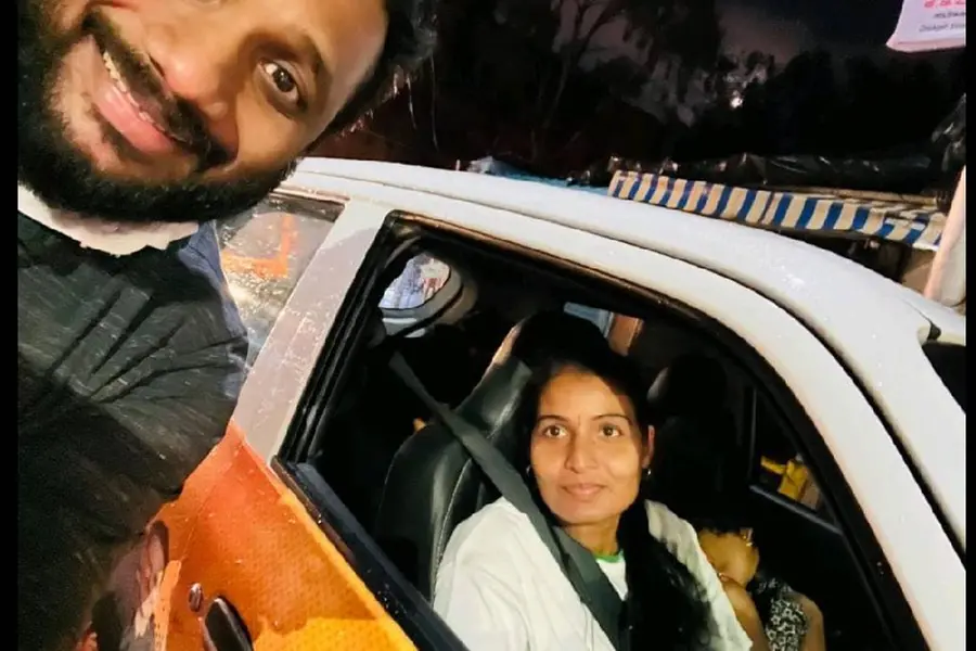 ബിസിനസ് തകര്ന്നു; തളരാതെ മകള്ക്കൊപ്പം ഉബര് ടാക്സിയോടിച്ച് യുവതി