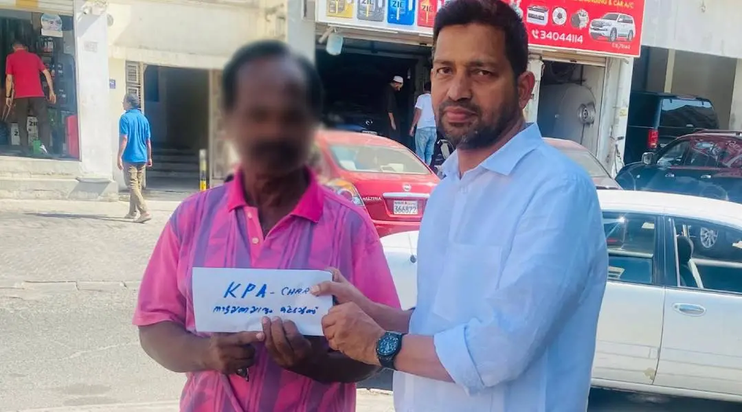 വിസിറ്റ് വിസയില് വന്ന് ബഹ്റൈനില് കുടുങ്ങിപ്പോയ ആളെ കെ.പി.എ.യുടെ സഹായത്തോടെ നാട്ടിലേക്ക് യാത്രയാക്കുന്നു
