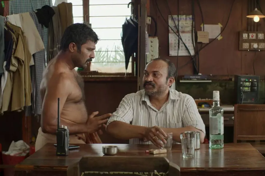 ' ഞാന് നടന്നാല് തുളുമ്പും'; 'ഇലവീഴാപൂഞ്ചിറ'യിലെ സുധി കോപ്പയുടെ തകര്പ്പന് നൃത്തം