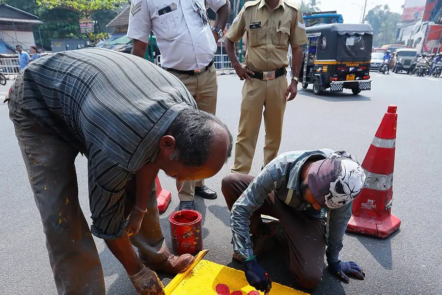 പണം കണ്ട് പണിക്കിറങ്ങി; ഒടുവിൽ ബ്ലാക്ക് സ്പോട്ടിൽ കുടുങ്ങി എം.വിഡി