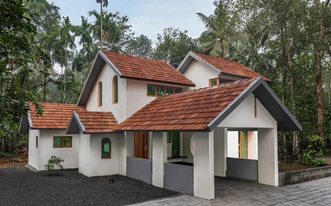 മലപ്പുറം പെരിന്തല്മണ്ണയിലുള്ള ശശി ശങ്കറിന്റെയും കുടുംബത്തിന്റെയും വീട്