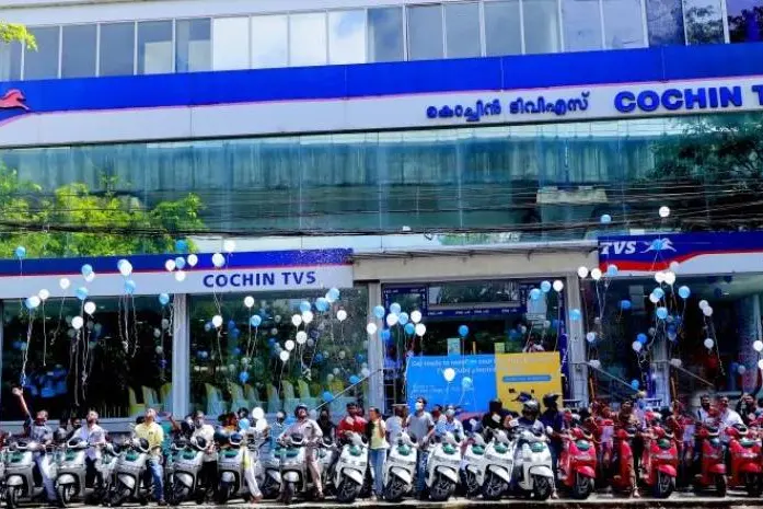 ഒന്ന് ചാര്ജ് ചെയ്താല് 140 കി.മീ. യാത്ര ചെയ്യാം; കേരളത്തില് 80 ഐക്യൂബ് ഒന്നിച്ച് കൈമാറി ടി.വി.എസ്.