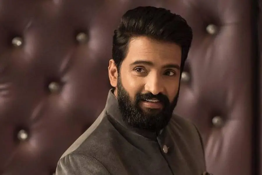 കെട്ടിട നിർമാണ കരാറുകാരനെ ആക്രമിച്ച കേസ്: നടൻ സന്താനം കോടതിയിൽ ഹാജരായി