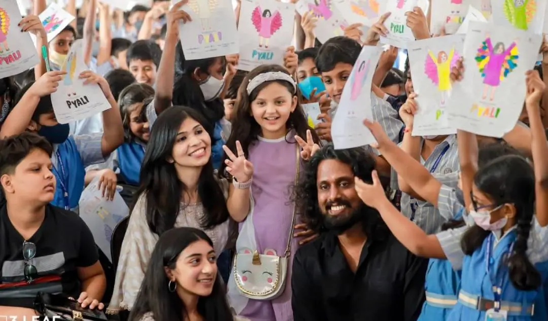 സിനിമയുടെ പ്രചരണ പരിപാടിയില് അഭിനേതാക്കളും അണിയറ പ്രവര്ത്തകരും കൂട്ടികള്ക്കൊപ്പം