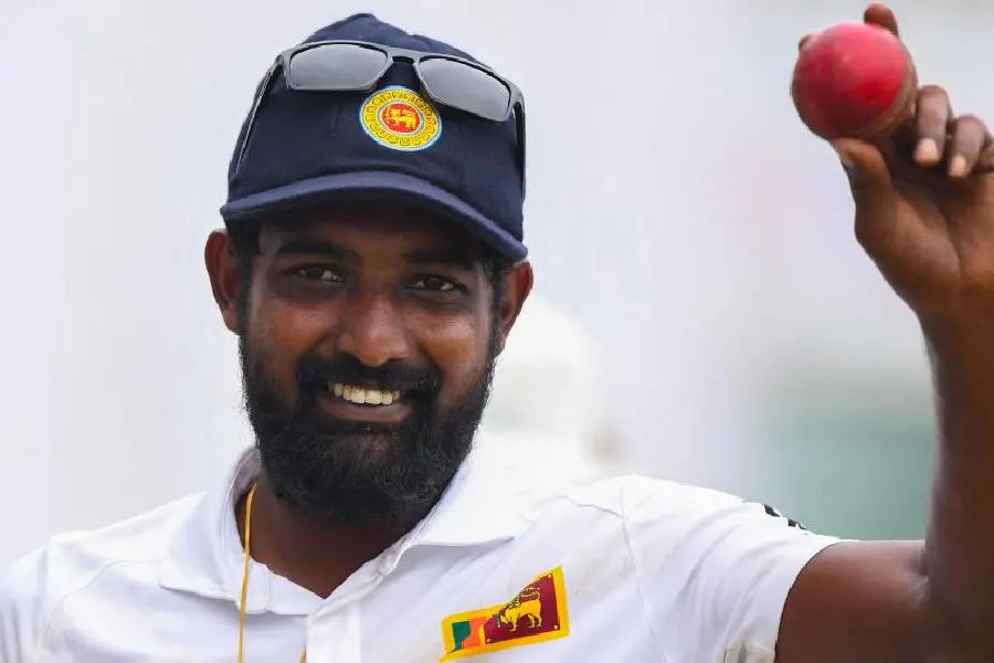 വീണ്ടും അഞ്ചുവിക്കറ്റ് വീഴ്ത്തി റെക്കോഡ് ബുക്കിലിടം നേടി പ്രഭാത് ജയസൂര്യ