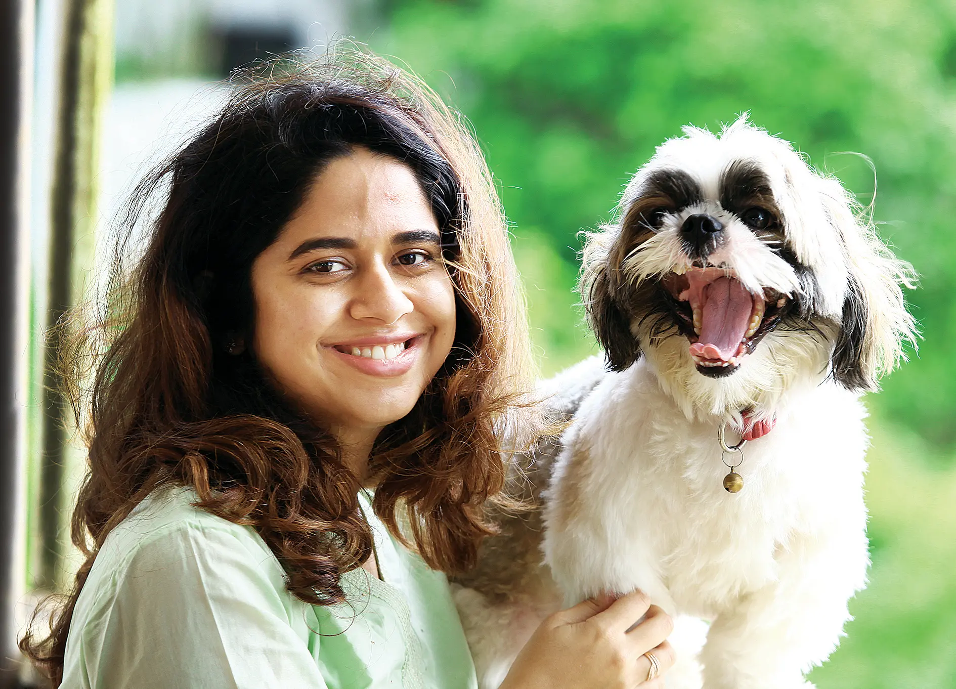 വർഷാനായർ വളർത്തുനായക്കൊപ്പം പാലക്കാട് മാട്ടുമന്ത റോസ്ഗാർഡനിലെ വീട്ടിൽ | ഫോട്ടോ: മാതൃഭൂമി ഇ പേപ്പർ