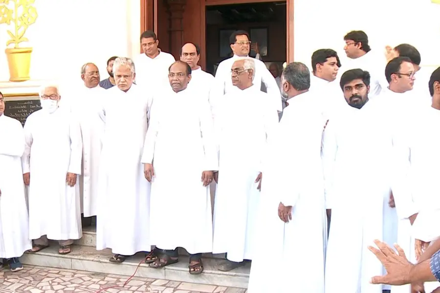 ബിഷപ്പ് ആന്റണി കരിയിൽ സ്ഥാനമൊഴിയണമെന്ന് വത്തിക്കാന്റെ നോട്ടീസ്; പ്രതിഷേധവുമായി വൈദികർ